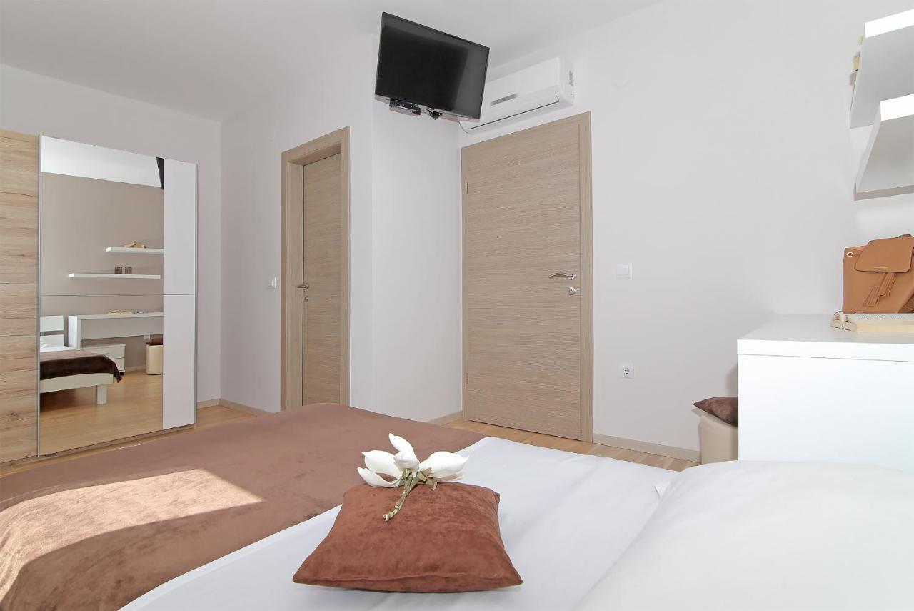Apartment Moretic Gromaca ภายนอก รูปภาพ