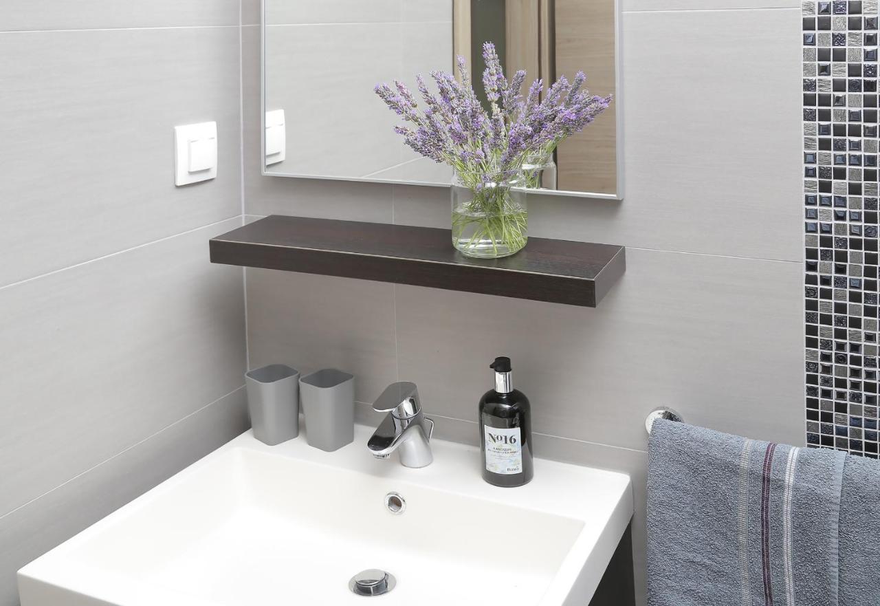 Apartment Moretic Gromaca ภายนอก รูปภาพ