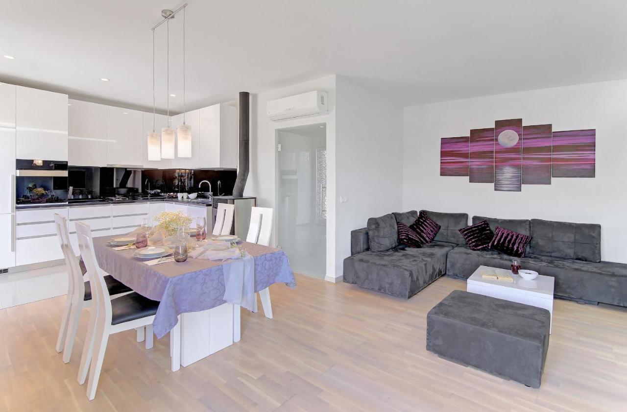Apartment Moretic Gromaca ภายนอก รูปภาพ
